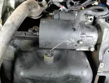 How to remove a starter motor from the engine